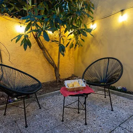 Giardino Dell'apollonia Fra 2 Torri E Sant'orsola بولونيا